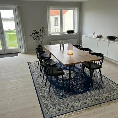 Forste Raekke Til Fjorden Apartman