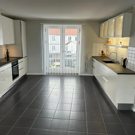 Forste Raekke Til Fjorden Apartman Præstø