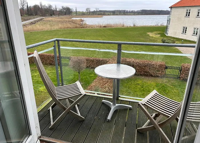 Forste Raekke Til Fjorden *